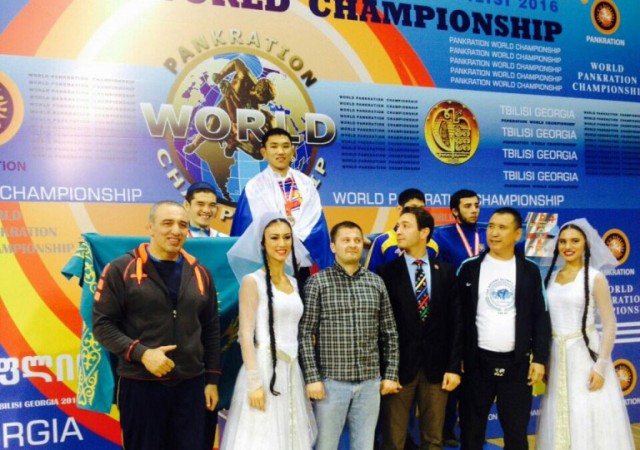 Бадмацырен Доржиев стал чемпионом мира по панкратиону
