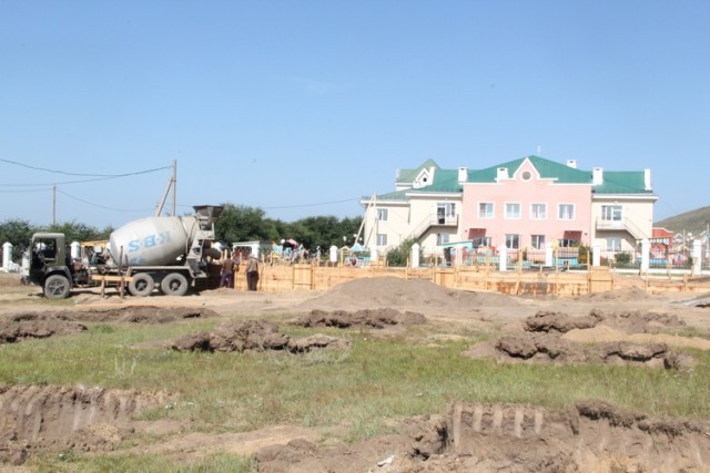 Бато Доржиев сегодня осмотрел строящиеся детские сады в Агинском и Амитхаше 3