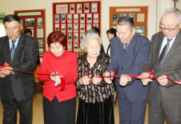 Выставка, посвященная 85-летию со дня рождения Бадмы Цыренова, открылась в музее
