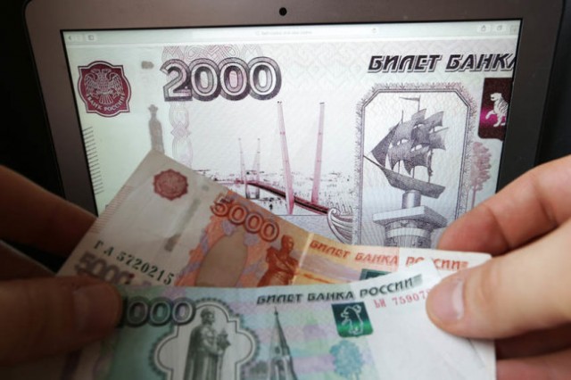 Банк России выпустит в 2017 году купюры в 200 и 2000 рублей