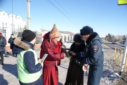 Ламы Агинского дацана вместе с полицейскими призывали водителей соблюдать правила