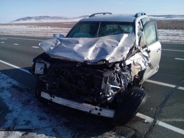 В ДТП с «Крузером» погибли водитель и пассажирка «Toyota Ipsum» в Могойтуйском районе
