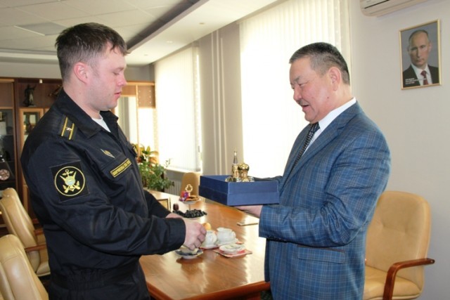 Состоялась встреча Бато Доржиева с заместителем командира эсминца «Быстрый»