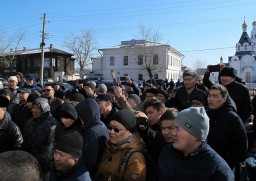 В Улан-Удэ состоялась акция протеста из-за бурятки, обиженной мигрантом из Киргизии