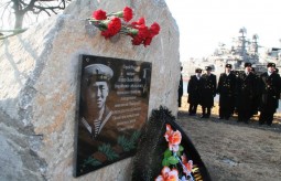 Один из четырёх эскизов памятника троим Героям России выберут для возведения в Чите