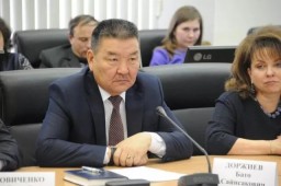 Глава администрации АБО Доржиев заработал в 2016 году в 1,6 раза меньше предшественника