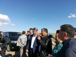Алексей Цыденов пересадил министров Бурятии с джипов в микроавтобус
