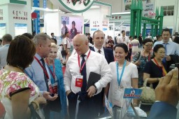 Омский губернатор для товаров из области открыл торговый дом в Маньчжурии