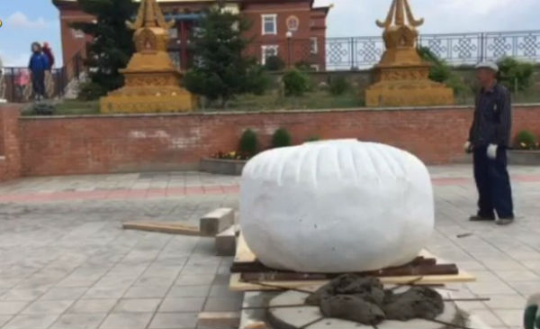 В Улан-Удэ появилась самая большая в мире скульптура буузы
