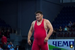 Бурятский борец Цыбик Максаров получил травму на турнире в Якутске