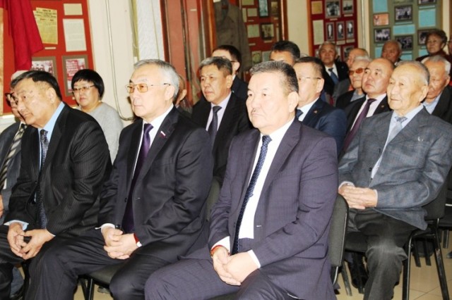 Баир Жамсуев принял участие в открытии музейной выставки в Агинском округе 4