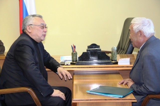 Сенатор Баир Жамсуев провел личный прием граждан в Агинском 0