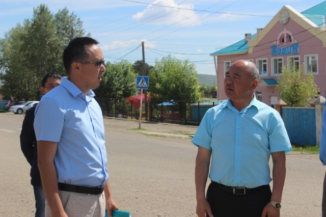 Глава района Жаргал Жапов провел выездное совещание в селе Амитхаша, где планируются 4 проекта 4