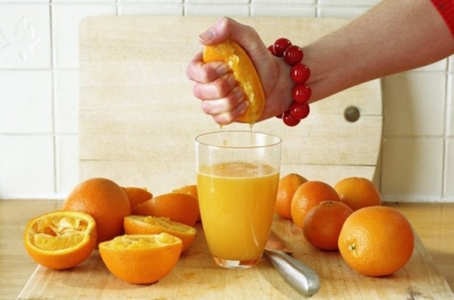 Учёные назвали опасность фруктового сока