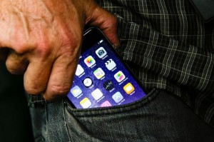 Читинец украл iPhone из «КамАЗа» жителя Агинского