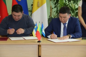 В Агинском подписано соглашение о реализации совместных задач по развитию борьбы «Бyхэ барилдаан»