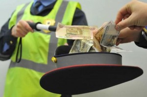 Сотрудника ГИБДД из Агинского подозревают в получении взятки за водительские права