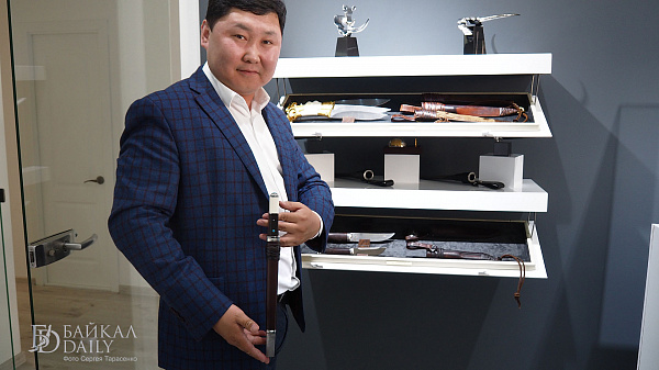 Ювелир-оружейник Жигжит Баясхаланов открыл свою галерею в Улан-Удэ 9
