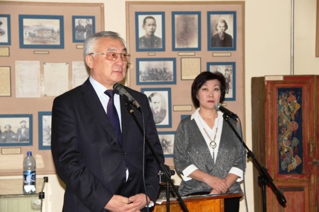 Баир Жамсуев принял участие в открытии музейной выставки в Агинском округе 9