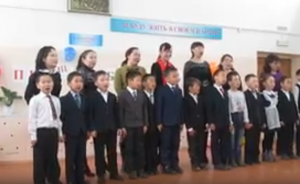 Народный журналист: 1 класс с мамами поют "Чему учат в школе" в Хара-Шибирской школе (видео)