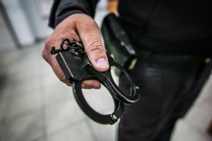 Полицейские задержали угонщика машины из автомастерской в Агинском