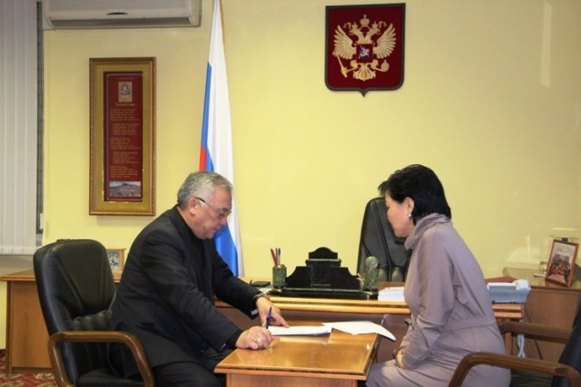 Сенатор Баир Жамсуев провел личный прием граждан в Агинском 1