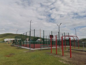 В селе Челутай завершилось строительство универсальной спортивной площадки с искусственным покрытием