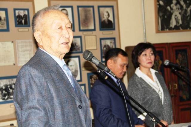 Баир Жамсуев принял участие в открытии музейной выставки в Агинском округе 7
