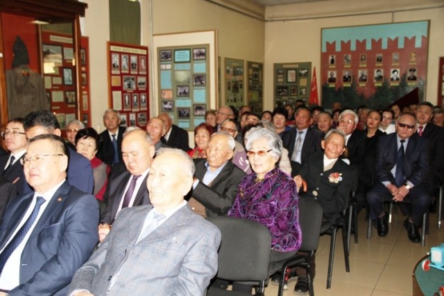 Баир Жамсуев принял участие в открытии музейной выставки в Агинском округе 6
