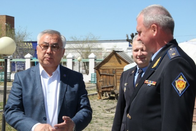 Баир Жамсуев провел совещание в Агинском с участием руководства Пограничного управления ФСБ России 3