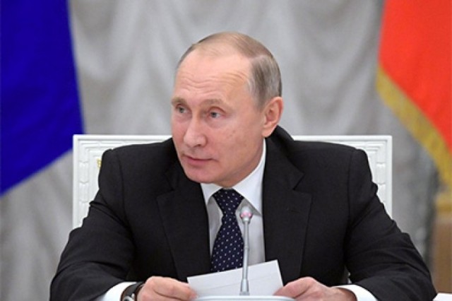 Путин пообещал не поднимать налоги до конца 2018 года