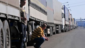 Грузовикам запретили проезд на трассе "Чита - Забайкальск - граница с КНР" в жару