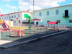 Две придомовые территории в Могойтуе преобразились благодаря проекту «Забайкальский дворик»