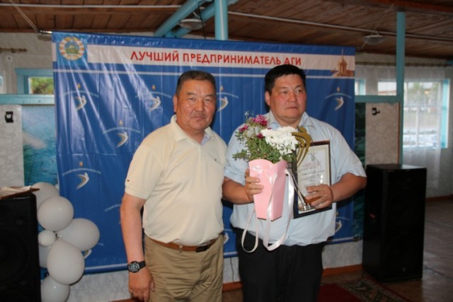 Бато Доржиев наградил лучшего бизнесмена года 2
