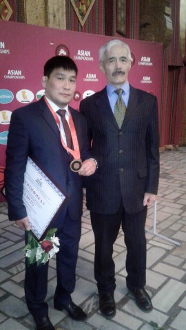 Базару Базаргуруеву вручили бронзовую медаль Олимпийских игр-2008 и денежный приз 3