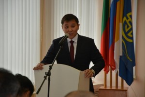Избранный глава поселка Буянто Балданжапович Батомункуев вступил в должность
