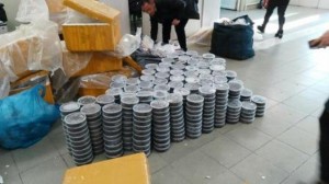 Таможенники Забайкальска вернули 930 кг чёрной икры в Китай
