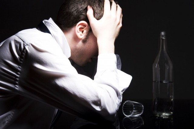 Учёные НИУ ВШЭ признали алкоголь главной причиной ранней смерти мужчин в России