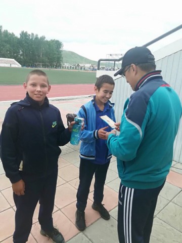 Полицейские Агинска пригласили на спортивный праздник ребят из подшефного социального учреждения 3