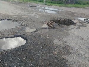 Разбита дорога по Заречной улице