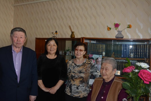 Сегодня свой 90 –летний юбилей отметила ветеран труда, жительница поселка Агинское Гончикова Долгор