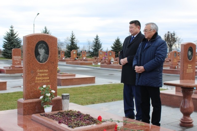 Баир Жамсуев и Вячеслав Мархаев почтили память погибших в результате теракта в городе Беслан