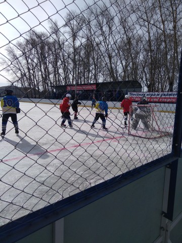 Жаркий лед хоккейного турнира
