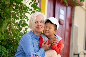 Усыновившая мальчика из Бурятии московская мама написала о нем книгу