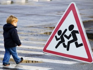 Как защитить ребенка на дороге?