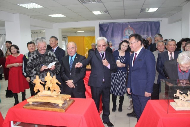 В Агинском открылась выставка «Дорогой предков»