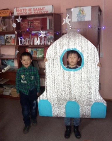 О космосе и космонавтах рассказали детям в Баян-Булакской библиотеке