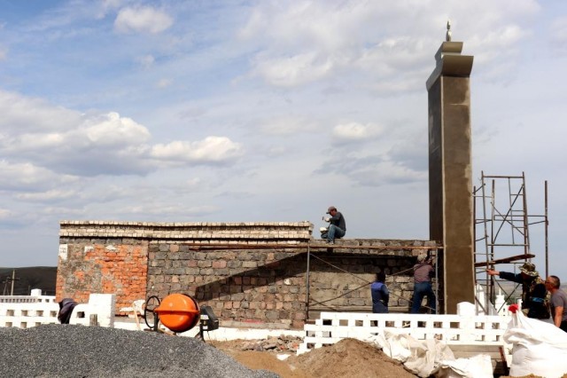 В Цаган-Оле идут масштабные работы по реконструкции мемориального комплекса