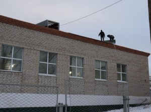 Капитальный ремонт спортзала в Ушарбайской школе подходит к завершению